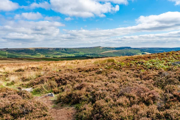 Derbyshire, İngiltere 'nin Peak District bölgesindeki Bamford Sınırı' nın tepesinden görüntü