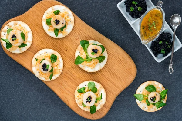 Canapes Scallops Caviar Lime Butter Sauce Overhead View — Stock fotografie