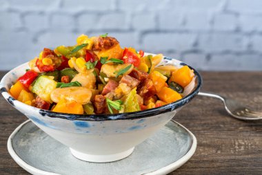 Succotash - Sebzeli, tereyağlı, kabaklı, mısır ve sucuklu Güney Amerika yemeği