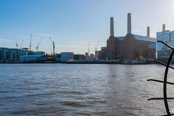 London Listopad 2021 Widok Kultowej Elektrowni Battersea Battersea Reach Development — Zdjęcie stockowe