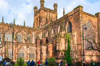 CHESTER, CheSHIRE, UK - 06 Aralık 2021: Katedrali Chester 'daki İsa ve Kutsal Bakire Meryem' e ithaf ettim. 1541 'den beri Chester Piskoposu' nun tahtı olmuştur.