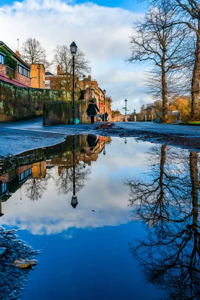 チェスター チェシャー イギリス 2021年12月6日 ウェールズとの国境に近い イングランドのチェシャーにある壁に囲まれた大聖堂都市チェスターの歴史的な郡町のストリートビュー — ストック写真