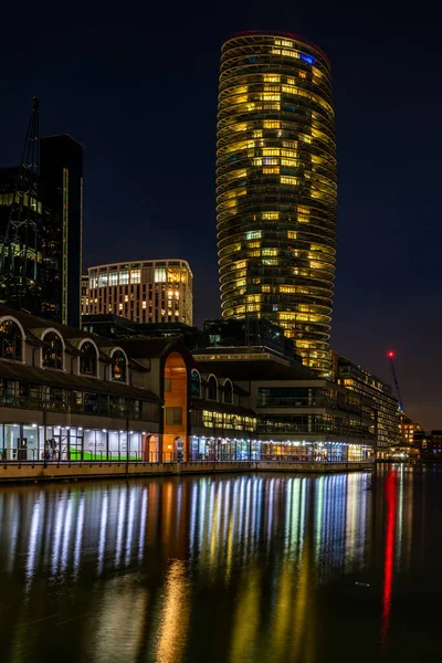 Londres Reino Unido Enero 2022 Vista Nocturna Rascacielos Modernos Millwall — Foto de Stock