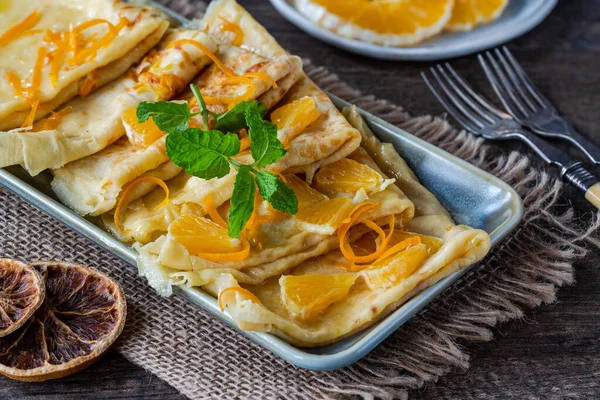 Κρέπες Suzette Γαλλικές Τηγανίτες Σάλτσα Πορτοκαλιού Λικέρ — Φωτογραφία Αρχείου