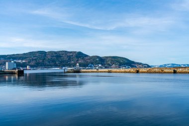 Norveç 'in Trondheim limanına giriş ve Norveç Denizi' nin bir körfezi olan Trondheim fiord 'un (Trondheimsfjorden) manzarası