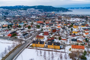 Norveç 'in en kalabalık üçüncü belediyesi olan Trondheim' ın hava manzarası.