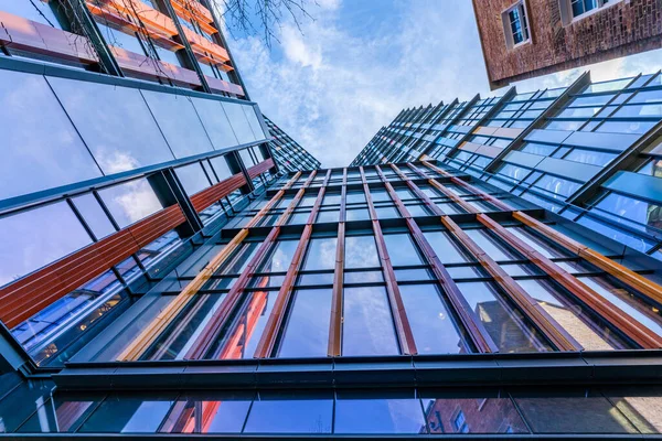 Vista Hacia Arriba Rascacielos Con Reflejos Ventanas Londres Reino Unido — Foto de Stock