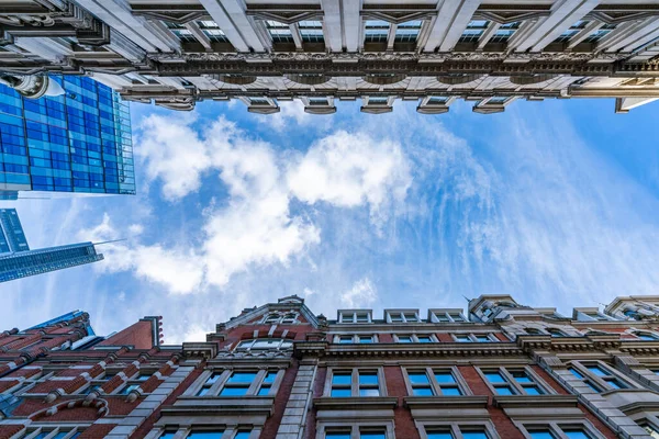 Geleneksel stil mimarinin Londra, İngiltere 'deki yükseliş manzarası.