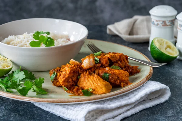 Pirinçli Parsi balığı verandası. Bombay 'daki Parsi topluluğundan lezzetli köri.