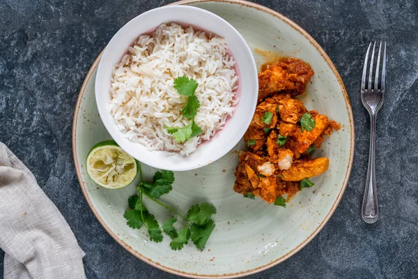 Pirinçli Parsi balığı verandası. Bombay 'daki Parsi topluluğundan lezzetli köri.