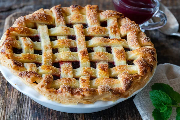 Classic Homebaked Cherry Pie Lattice Crust — Stockfoto