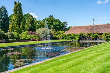 WISLEY, SURREY, UK MAY 22, 2022: RHS Garden in Wisley 'deki beş bahçeden biridir ve Kew Garden' dan sonra İngiltere 'de en çok ziyaret edilen ikinci bahçedir.
