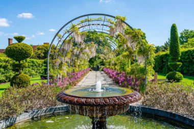 WISLEY, SURREY, UK MAY 22, 2022: RHS Garden in Wisley 'deki beş bahçeden biridir ve Kew Garden' dan sonra İngiltere 'de en çok ziyaret edilen ikinci bahçedir.