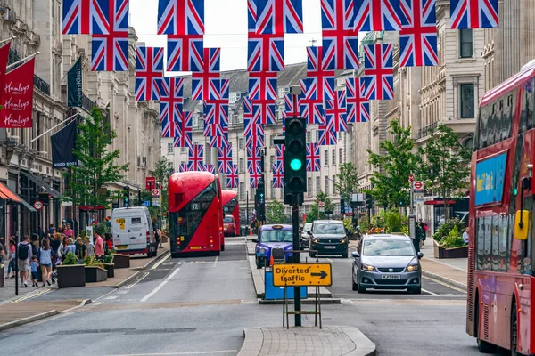 Londres Reino Unido Junho 2022 Fileiras Bandeiras União Penduradas Acima — Fotografia de Stock