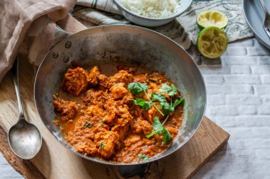 Pirinçli Parsi balığı verandası. Bombay 'daki Parsi topluluğundan lezzetli köri.