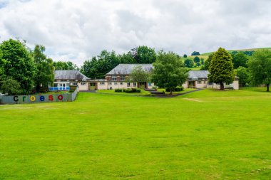 Sennybridge köyündeki kırsal alan Powys, Galler 'de, Croeso sözcüğü Galce hoş geldin demek.