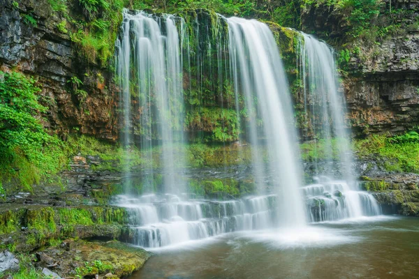 Sgwd Eira Waterfall Wales — стоковое фото