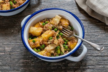 Spicy pineapple fried rice with green peas