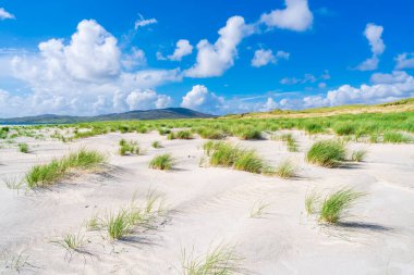 Luskentyre Sands sahilindeki kum tepeleri Harris Adası, İskoçya, İngiltere