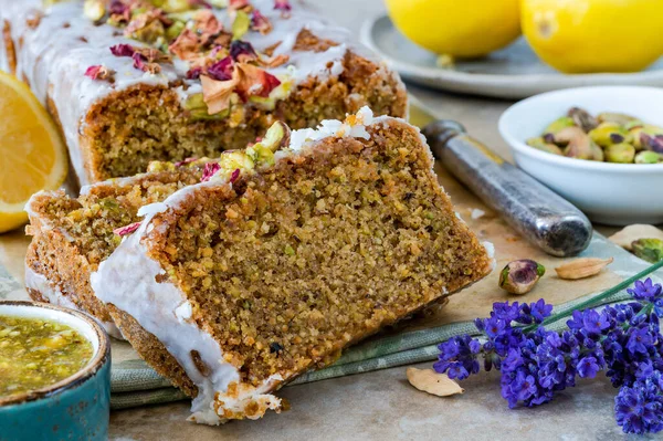 Pistazienkuchen Mit Kardamom Und Zitrone — Stockfoto