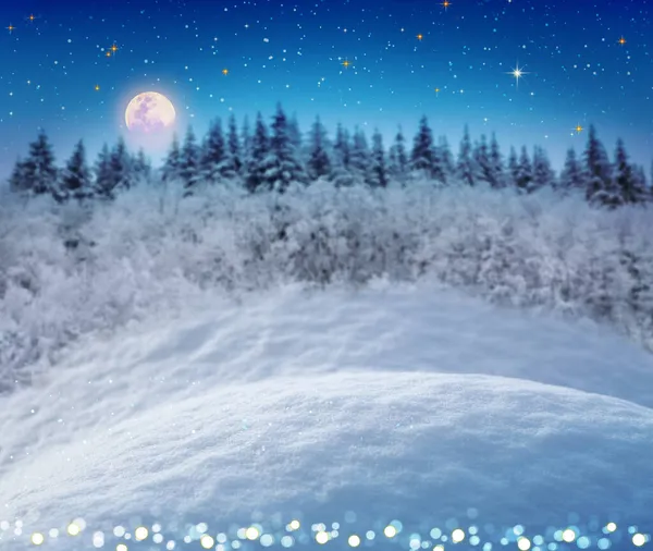 Kerstmis achtergrond met sterren en grote maan in winter forest. — Stockfoto