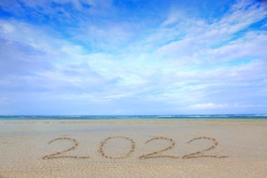 Sabahları kumsalda dalga 2022 konseptine geliyor..