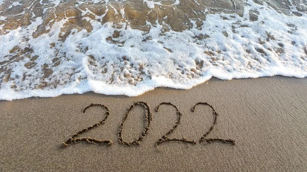 Uusi vuosi 2023 on tulossa käsite trooppinen ranta. — kuvapankkivalokuva