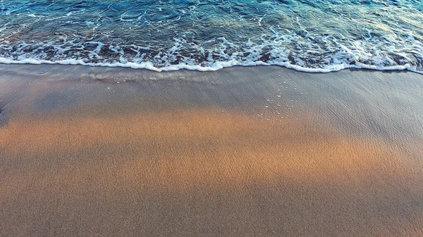 Areia abstrata de praia e fundo de onda suave. — Fotografia de Stock