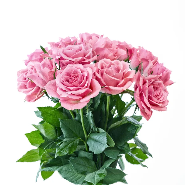 Schöner Strauß rosa Rosenblüten isoliert auf weißem Hintergrund — Stockfoto