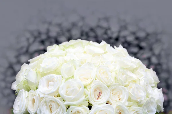 Bouquet of white roses isolated on grey background. — Stock Photo, Image