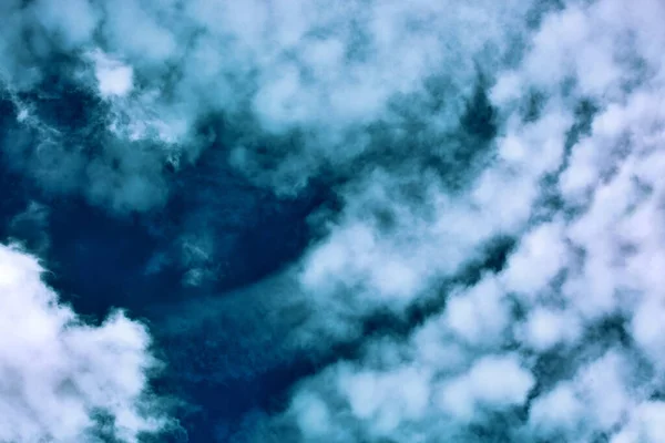 Gray rainy sky with big clouds.Nature background. — Stock Photo, Image