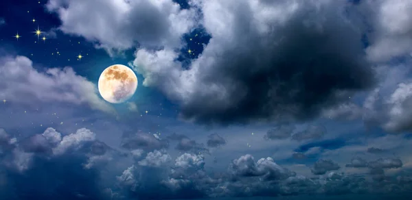 Notte stelle cielo e luna piena. Sfondo natura. — Foto Stock