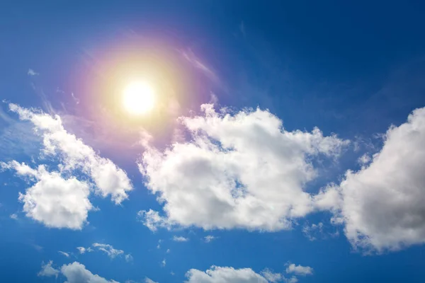 Blue Summer Sky Fluffy Clouds Bright Sun Background — Stock Photo, Image