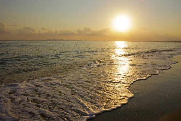 Alba Dorata Con Onda Sabbia Grecia Spiaggia — Foto Stock