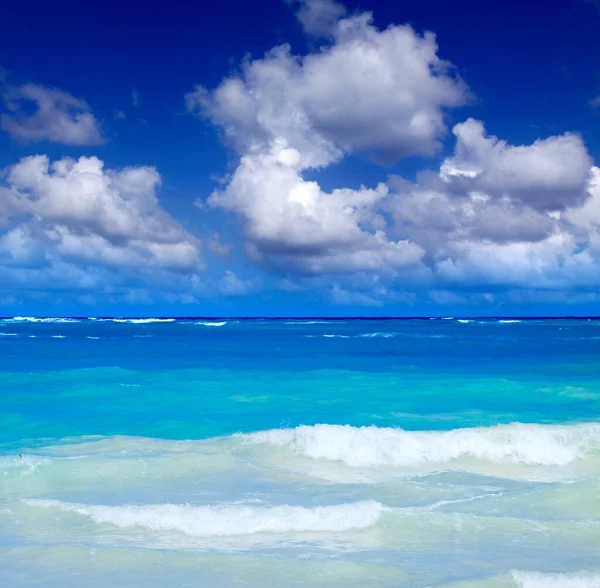 Όμορφη Καραϊβική Θάλασσα Και Γαλάζιο Ουρανό Φόντο Φύσης — Φωτογραφία Αρχείου