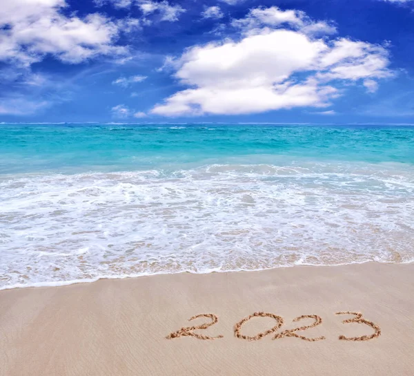 Yeni Yıl 2023 Deniz kıyısındaki kumda başlıyor..