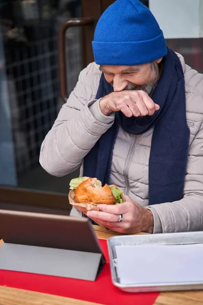 Outgoing man laughing out loud while chatting via video call with relatives — Stock Fotó