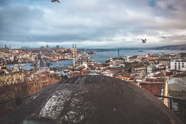 Nejstarší Střecha Istanbulu Výhledem Bosporu Historickou Část Města — Stock fotografie