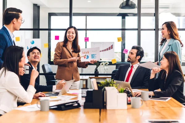 Grupp Professionella Asiatiska Affärskvinna Presentation Möte Och Diskutera Strategi Med — Stockfoto