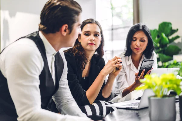 Groep Van Professionele Business Bespreken Vergadering Strategie Delen Idee Met — Stockfoto