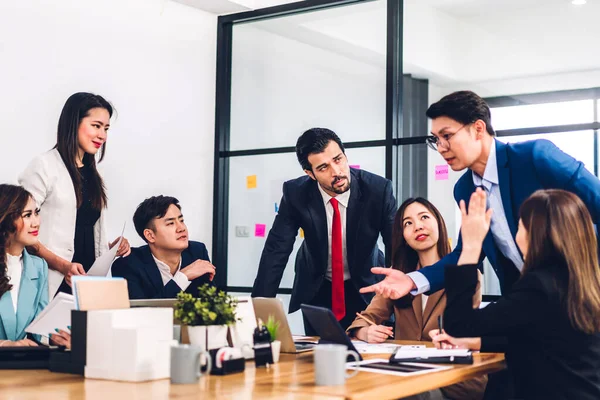 Grupp Professionella Asiatiska Affärskvinna Presentation Möte Och Diskutera Strategi Med — Stockfoto