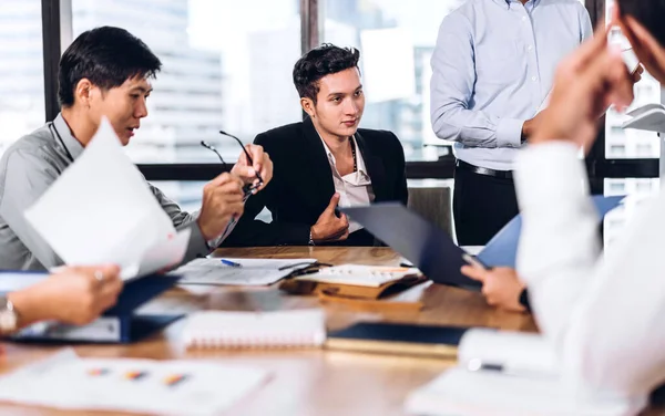 Grupo Mujer Negocios Asiática Profesional Presentación Reunión Discutir Estrategia Con — Foto de Stock