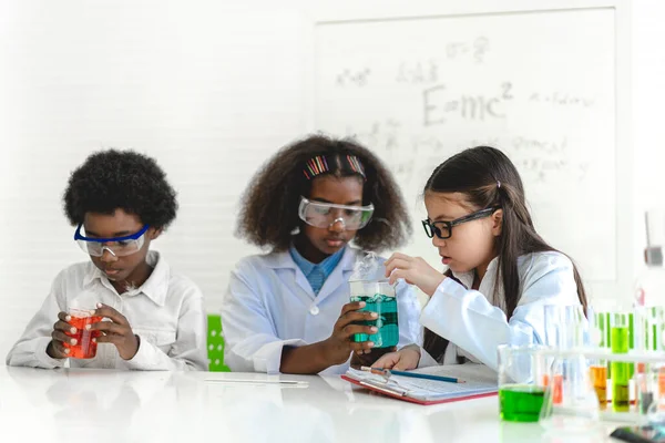 Group Teenage Cute Little Student Child Learn Science Research Study — Stock Photo, Image