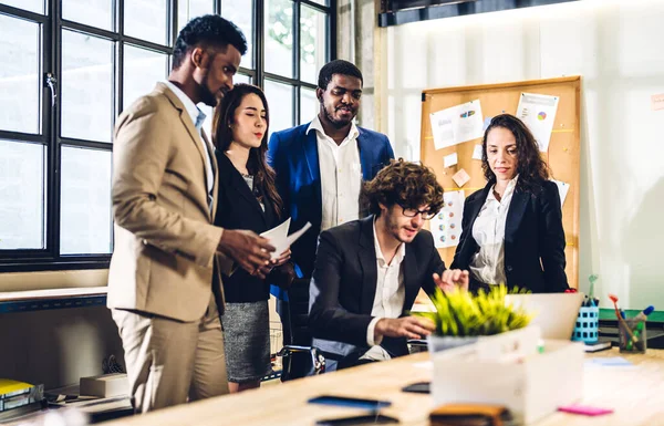 Gruppo Incontri Affari Professionali Discutere Strategia Con Nuovo Progetto Startup — Foto Stock