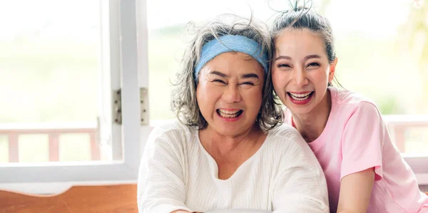 Mutlu Bir Aşk Portresi Asyalı Bir Aile Yaşlı Olgun Bir — Stok fotoğraf
