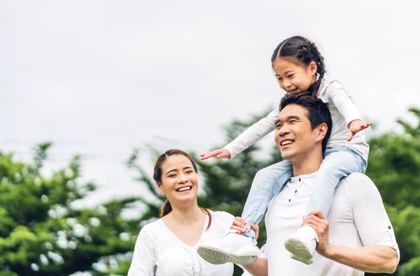 Portrait Enjoy Happy Love Asian Family Father Mother Holding Hug — Stock Photo, Image