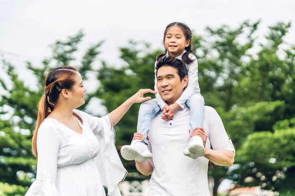 Portrait Enjoy Happy Love Asian Family Father Mother Holding Hug — Stock Photo, Image