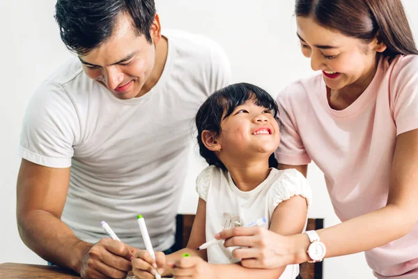 Portrait Profiter Heureux Amour Asiatique Famille Père Mère Avec Petite — Photo