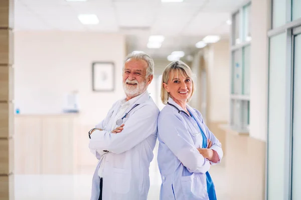 Grupo Feliz Sonrisa Profesional Médico Equipo Con Estetoscopio Uniforme Trabajo —  Fotos de Stock