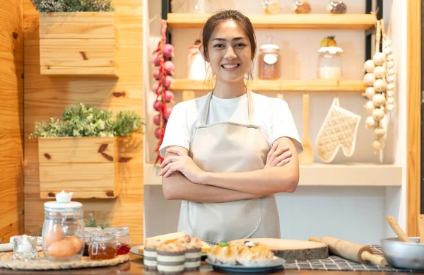 Retrato Sorrir Profissional Beleza Asiática Mulher Chef Ter Diversão Cozinhar — Fotografia de Stock